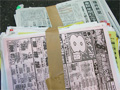 古紙分別の悪い例1:紙テープでしばる