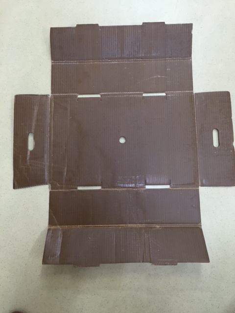 禁忌品：内側が蠟引き段ボール　特に輸入食材の箱は要注意です。